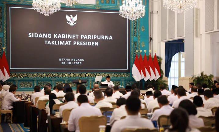 Presiden Prabowo Subianto memimpin Sidang Kabinet Paripurna di Istana