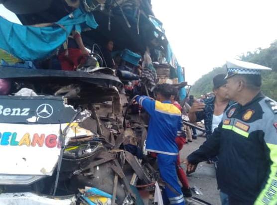 Diduga pengemudi bus mengalami microsleep atau tertidur sesaat: menjadi sebuah tragedi memilukan