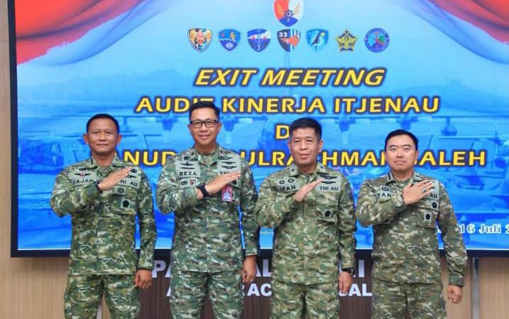 KOMANDAN DEPO PEMELIHARAAN 30 HADIRI EXIT MEETING AUDIT KINERJA ITJENAU TA 2026 DI LANUD ABDULRACHMAN SALEH