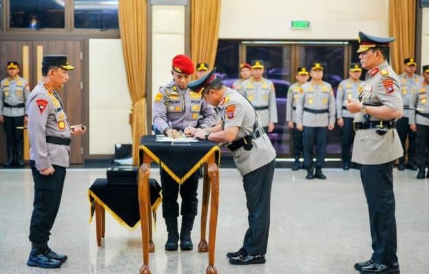 Kapolri Pimpin Pelantikan dan Sertijab Enam Kapolda Jajaran
