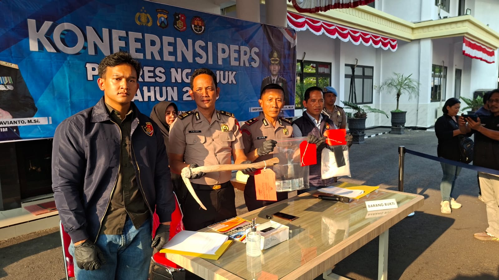 Kurang dari 10 Jam, Polres Nganjuk Ungkap Kasus Pembunuhan Berencana, Dua Tersangka Dibekuk di Sidoarjo