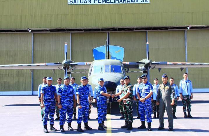 SATHAR 32 DEPOHAR 30 RESMI SERAHKAN PESAWAT NC-212 SERIES 200 A-2111 KEPADA SKADRON UDARA 4