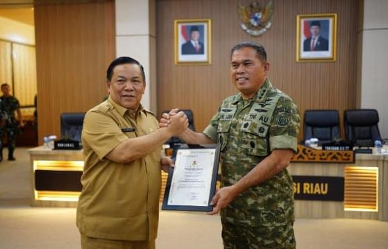 Plt Gubernur Riau SF Hariyanto bersama Komandan Sesko TNI, Marsdya TNI M Khairil Lubis Susun Rencana Kontingensi Terukur, Sesko TNI Terjunkan Pasis Dikreg 55 ke Riau