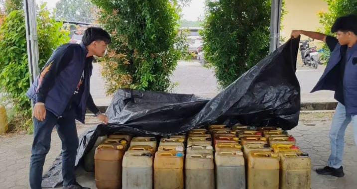 Polisi Bekuk pelaku Penimbunan  1,4 Ton BBM Solar Subsidi di Mentok