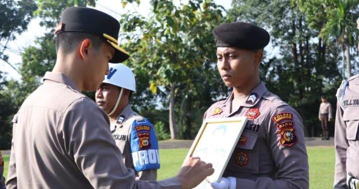 Dua Personel Polres Kuantan Singingi Diberhentikan Tidak Dengan Hormat