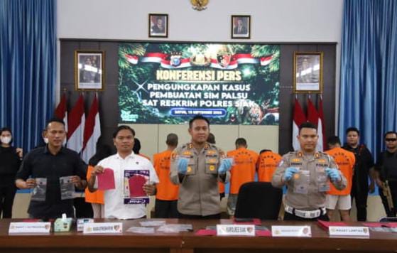 Delapan Pelaku Pemalsuan SIM di Siak dan Pekanbaru Akhirnya di Tangkap polisi